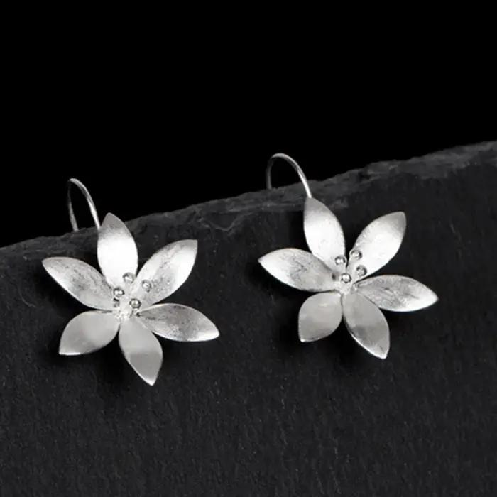 Boucles d'oreilles en argent sterling serties de motifs lotus élégantes et décontractées pour femmes occasions quotidiennes et spéciales