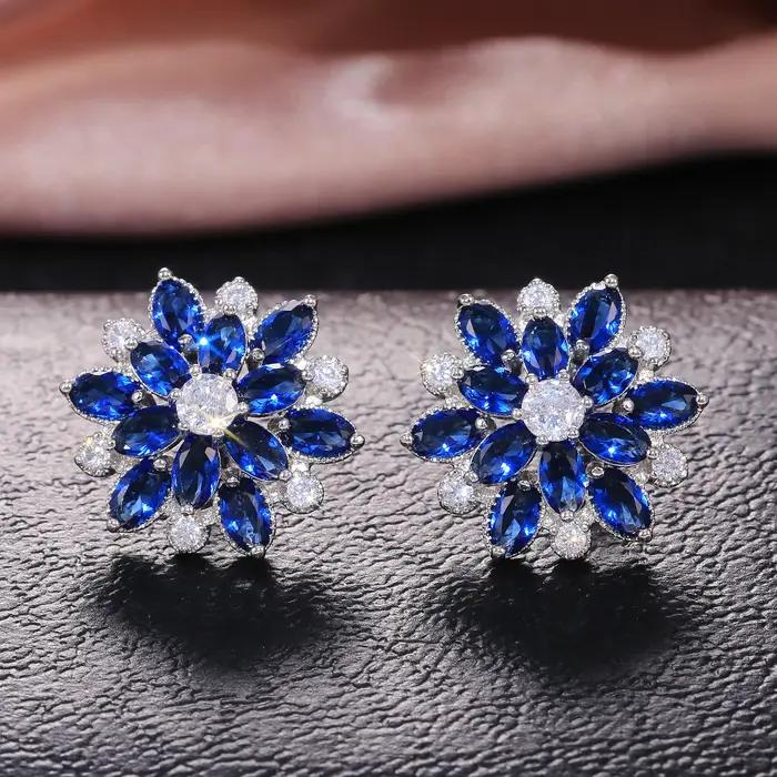 Boucles d'oreille fleur classiques en zircone cubique avec sept couleurs disponibles pour femmes occasions spéciales
