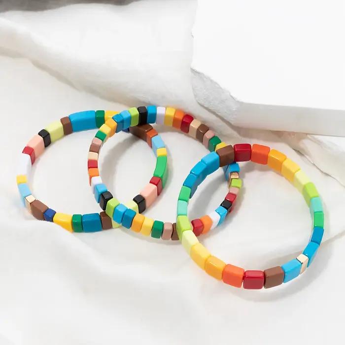Bracelet bohème en acrylique arc-en-ciel pour femmes