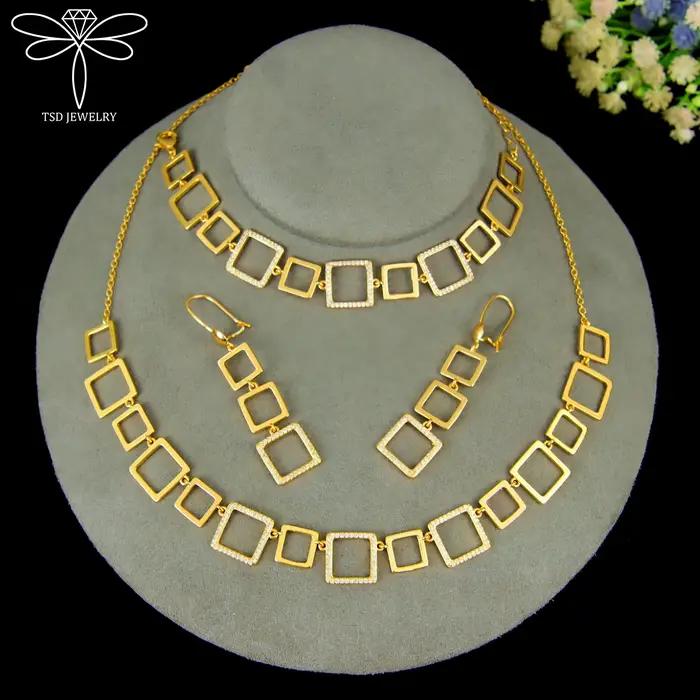 Ensemble de bijoux en zircone plaqué or 21 carats