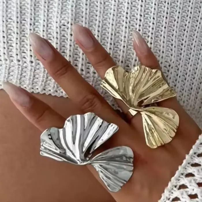 Bague feuille de Ginkgo pour femmes et hommes, classique, tendance, en métal plissé, personnalité, bijoux de fête Punk, nouvelle collection