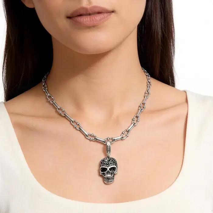 Collier à breloques pavé de crâne