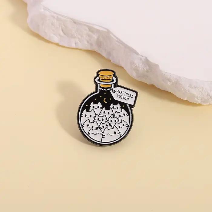 Broche en émail de Potion de bonheur de chat de dessin animé, broche en métal pour passionnés de chat, Badge de sac à dos à revers, bijoux amusants, cadeau pour enfants et amis