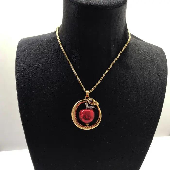 Collier en argent regardé 2021 avec pomme pour femme