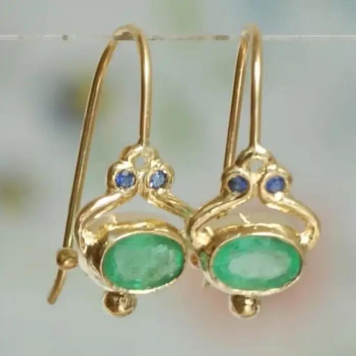Boucles d'oreilles ovales classiques en or incrusté de pierres vertes pour femmes