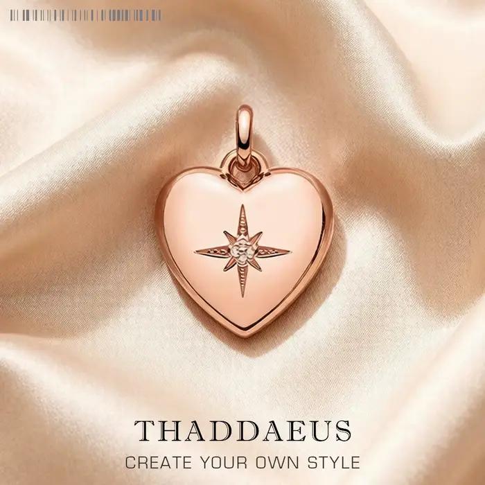 Médaillon en forme de cœur avec pendentif étoile