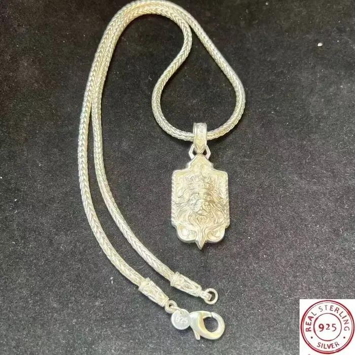 Collier avec pendentif lion en argent 925