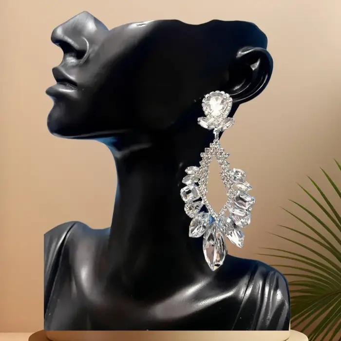 Boucles doreilles en diamant rouge de luxe pour femmes occasions spéciales formelles soirée elegance unique style