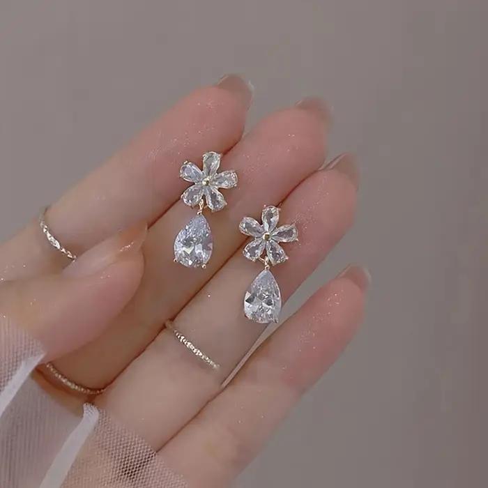 Boucles d'oreilles clous en zircon de luxe léger pour femme