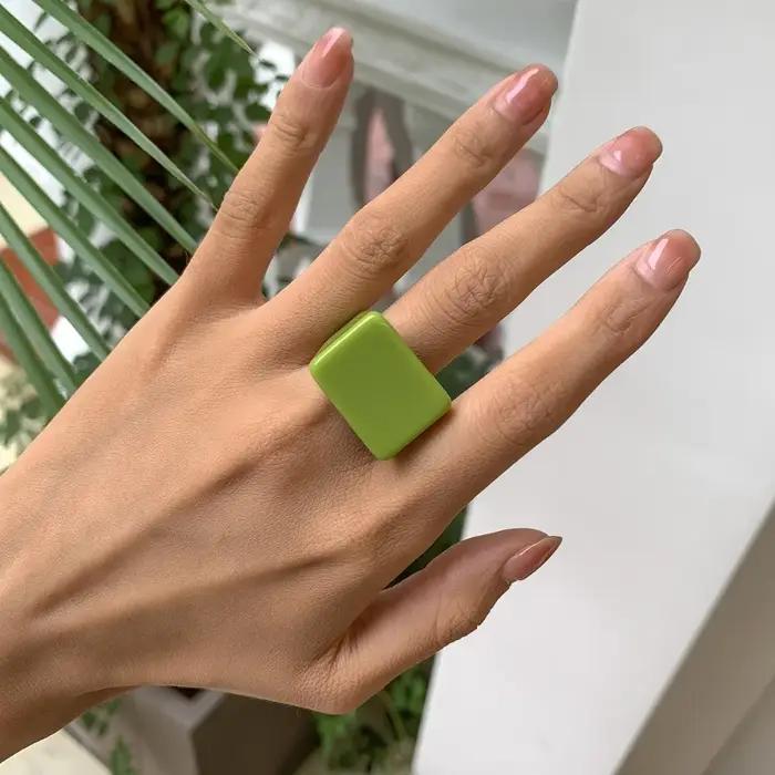 Bague carrée géométrique en acrylique coloré pour femme, matiques carillon, multicolore, simplicité, tempérament, exquis, nouvelle mode