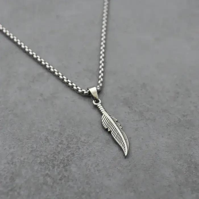 Collier pendentif plume classique en acier inoxydable couleur argent Boho chaîne de maillons bijoux pour femme homme occasions spéciales parties soirees elegance natureliberte