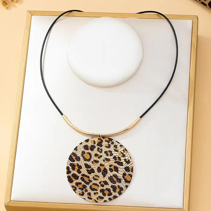 Collier pendentif géométrique exagéré pour femmes