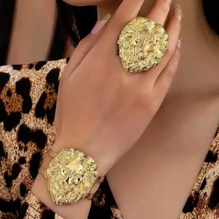 Ensemble de bracelets et bagues tête de Lion à la mode