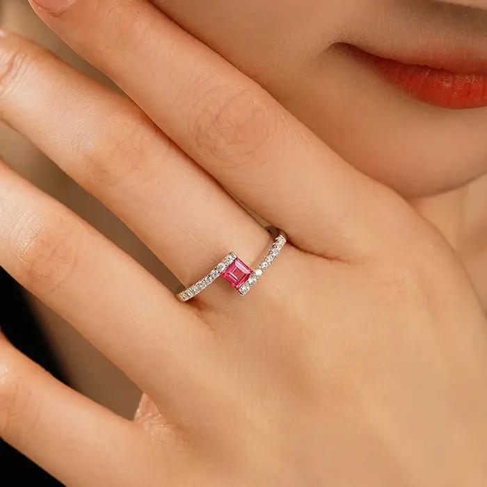 Charmant minimaliste 1.0 Carat créé bague émeraude pierre précieuse 925 en argent Sterling pour les femmes bague de fiançailles bijoux fins en gros