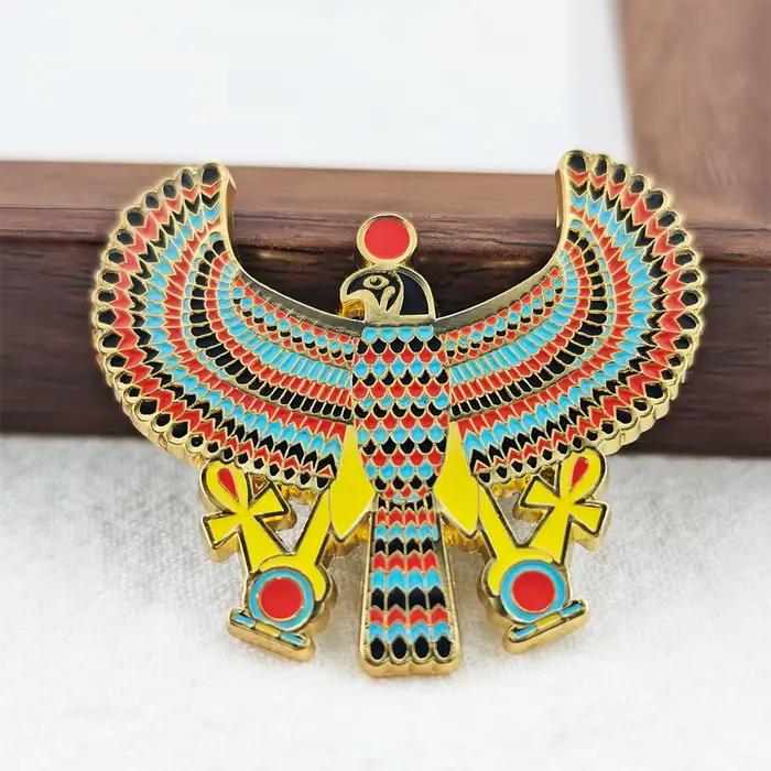 Broche émaillée Faucon Horus égyptien, Aigle ailé, Croix Ankh, Disque solaire, Bijou de mythologie de l'Égypte ancienne, Charm de sac, Cadeau