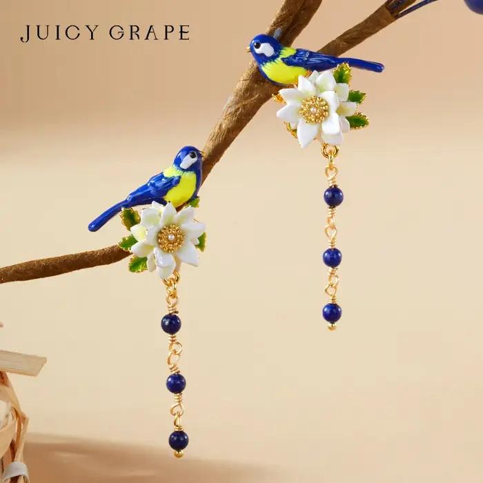 Boucles d'oreilles pompon oiseau bleu fleur blanche