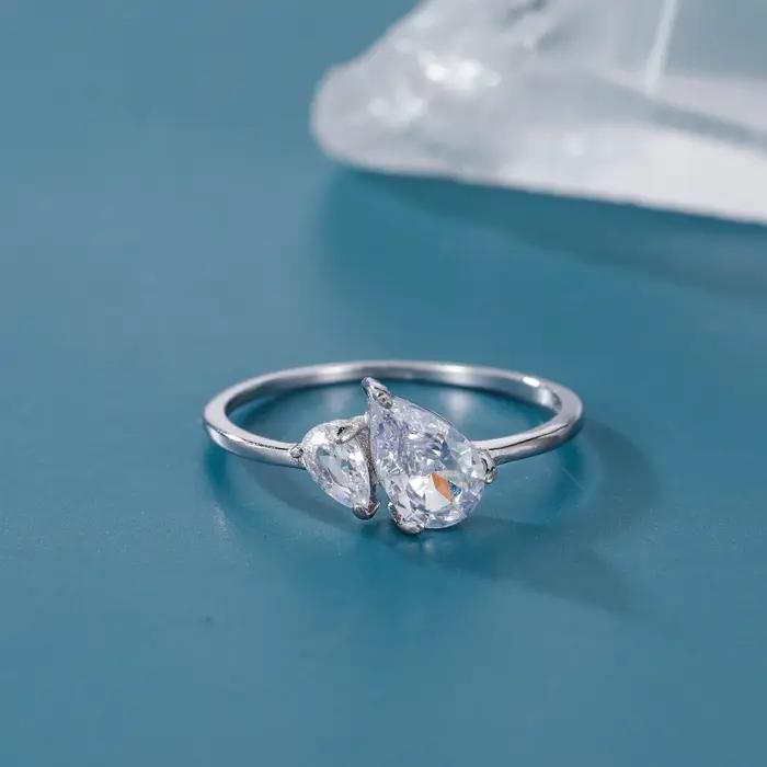 Bague en argent sterling 925 sertie de zirconium blanc élégante pour occasions spéciales femmes cadeau de prestige pour fiançailles mariage anniversaire