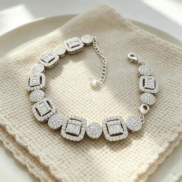 Bracelet tennis rectangulaire en zircon plaqué argent pour femme