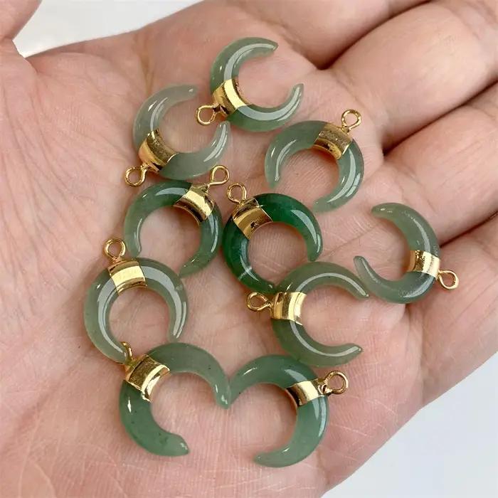 Pendentif en pierre naturelle en forme de lune