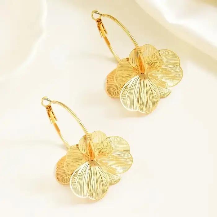 Boucles d'oreilles créoles à fleurs dorées en acier inoxydable pour femmes, vintage et élégantes, bijoux pour toutes occasions