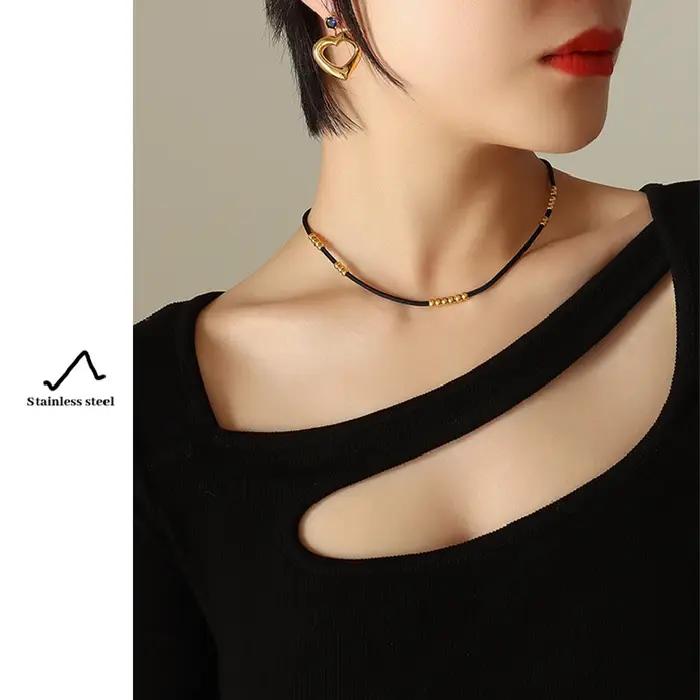 Collier en corde de tissu noir avec perles en acier inoxydable