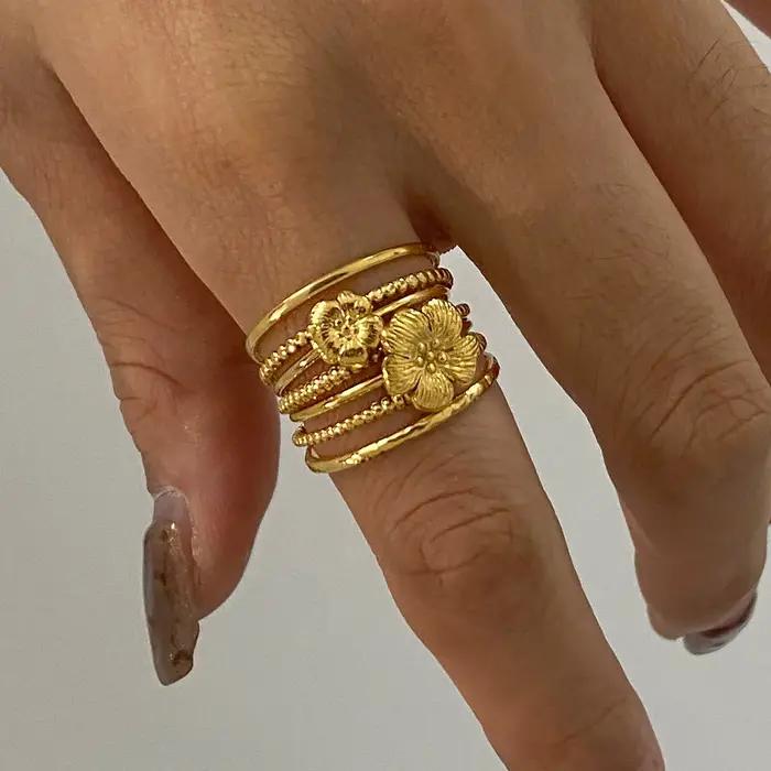 Ensemble de bagues minimalistes plaqué or 18 carats pour femmes, acier inoxydable, design floral, idéal pour soirées et occasions spéciales