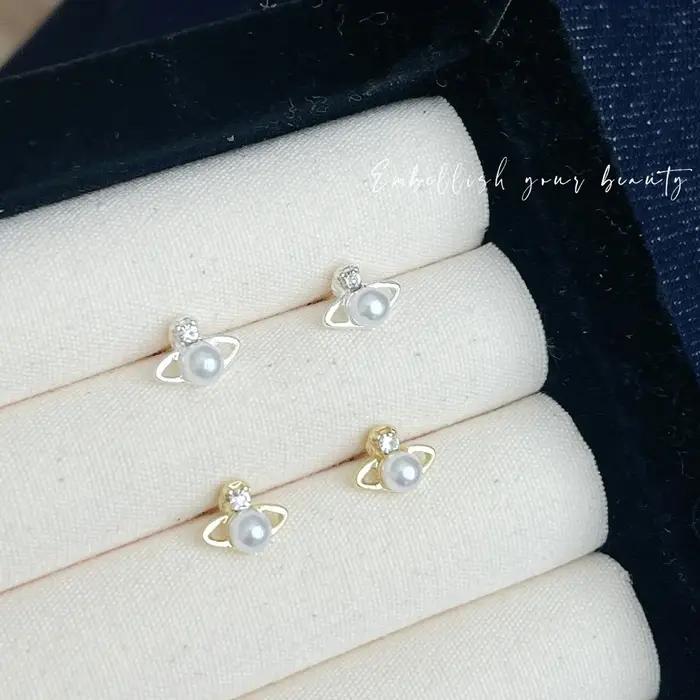 Mini Boucles d'oreilles clous Saturne en perles pour femme