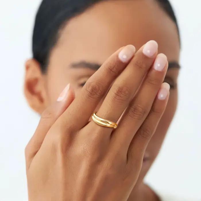 Bague à nœud d'amour pour femmes, bague empilable délicate plaquée or en acier inoxydable, petits bi