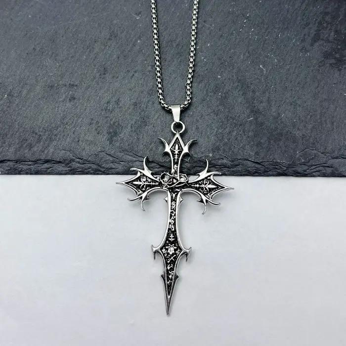 Collier gothique avec pendentif croix Double face