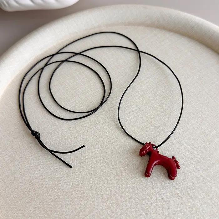 Collier avec pendentif cheval coloré émaillé 3D pour femmes
