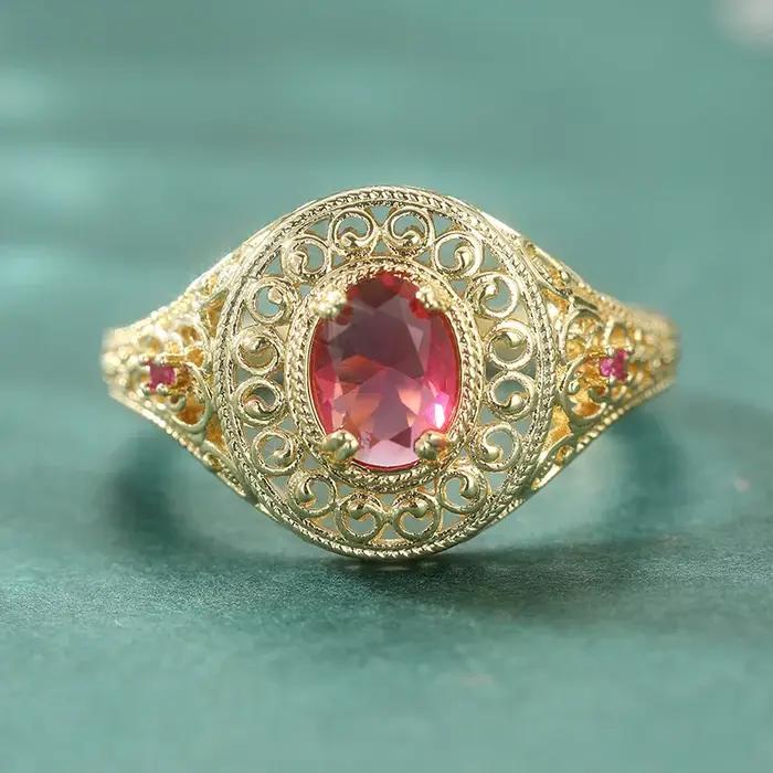 Bague vintage pour femme incrustée de CZ rouge