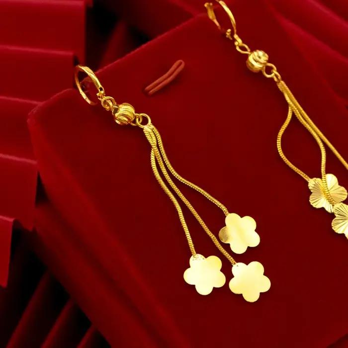 Boucles d'oreilles en or 18 carats fleur de prunier pour femmes engagement mariage anniversaire quotidien cadeau女性专用18K黄金吊坠耳环精致礼物结婚订婚生日日常佩戴