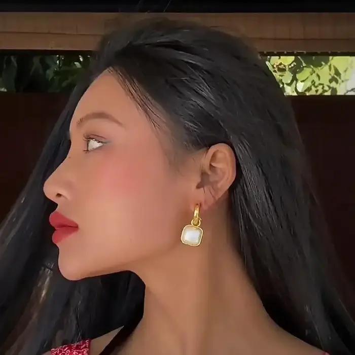 Boucles d'oreilles carrées Mabey Pearl