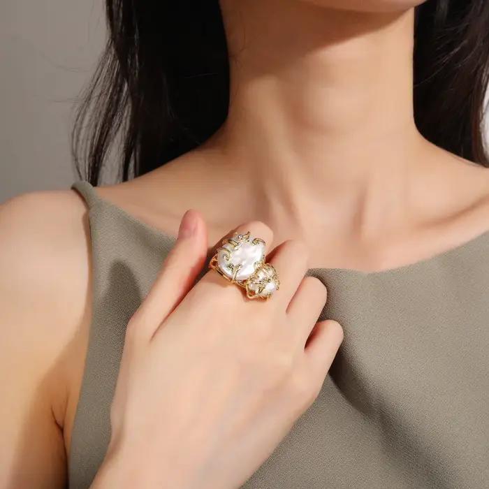 Bague en perles d'eau douce naturelles plaquées or 18 carats élégante pour femmes bijoux de fête pour occasions spéciales tendance et intemporelle