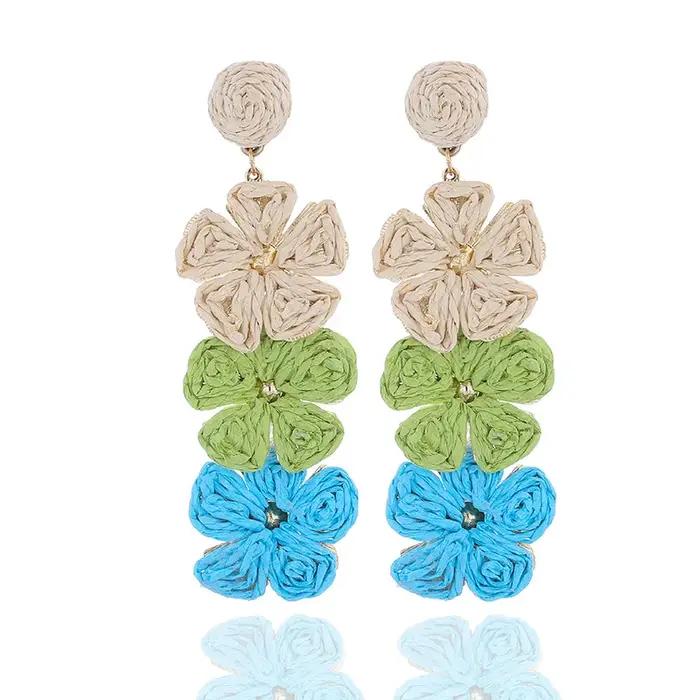 Boucles d'oreilles pendantes en forme de fleur enveloppée de paille en raphia pour femmes