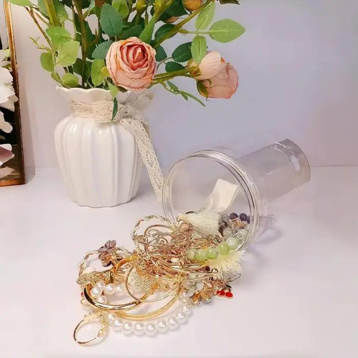 Coffret cadeau mystère vintage pour femme ensemble surprise avec colliers et bracelets bohèmes classiques matériaux céramique occassions spéciales anniversaires vacances