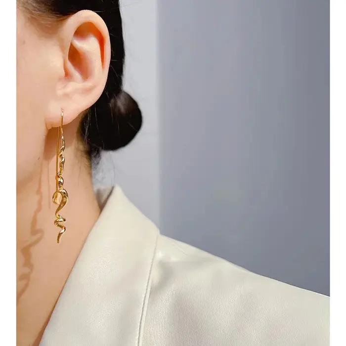Boucles d'oreilles au design tridimensionnel abstrait