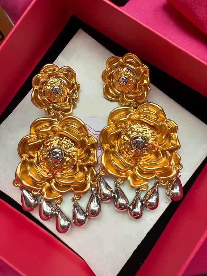 Boucles d'oreilles rétro et exagérées à fleurs et perles argentées