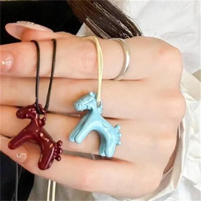 Collier Long avec pendentif cheval coloré pour femmes