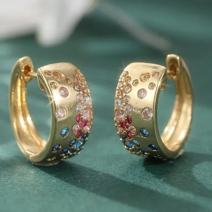 Boucles d'oreilles créoles dorées à la mode et luxueuses pour femmes