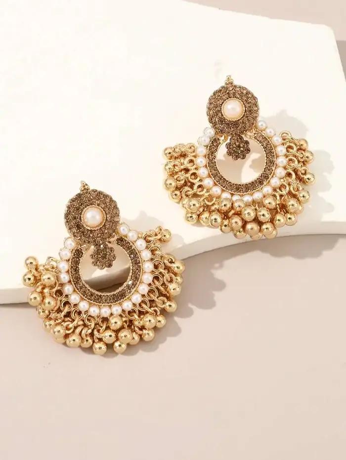 1 paire de boucles d'oreilles bohèmes vintage exagérées, design en métal ajouré complexe pour la mode féminine