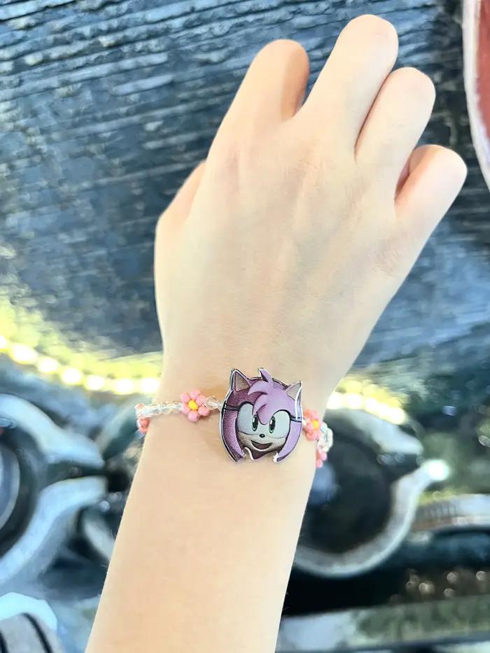 Ensemble de bracelets en perles avec personnage de dessin animé