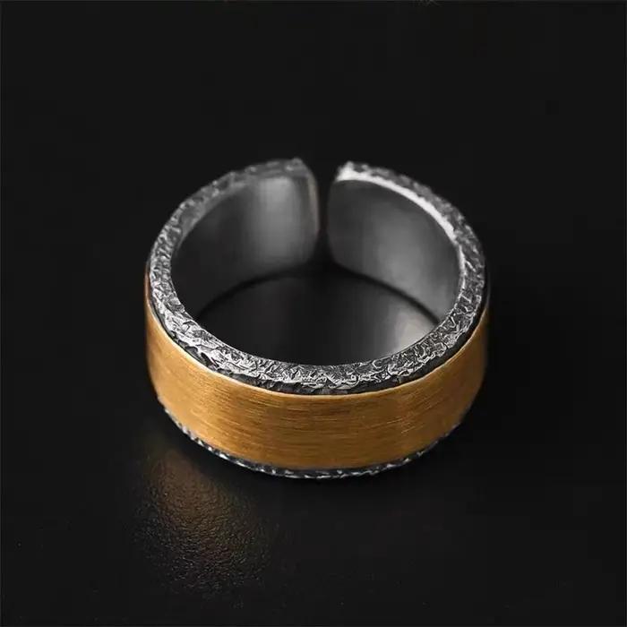 Bague dorée vintage réglable pour hommes style moderne bijou élégant pour occasions spéciales tenue chic soirée événement partie