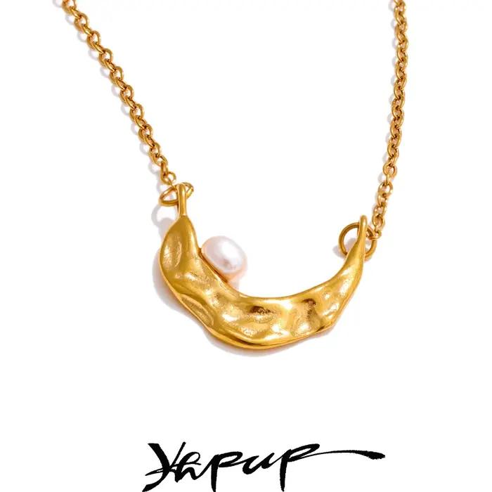 Yhpup – collier avec pendentif en forme de lune et de perles naturelles