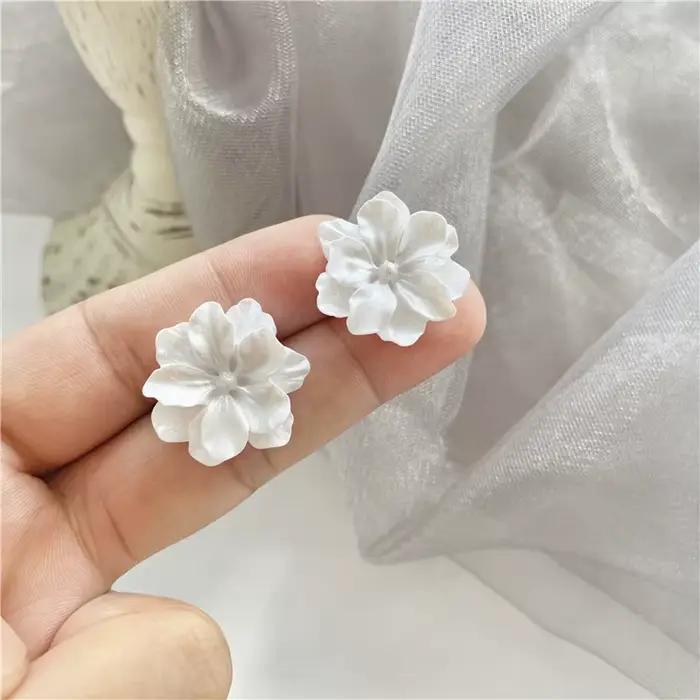 Grande fleur de camélia blanche, boucle d'oreille Simple et exagérée en résine, bijoux d'oreille pour mariage, meilleur ami, cadeau de noël