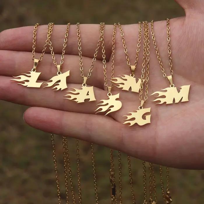 Collier avec pendentif lettre de feu pour femme