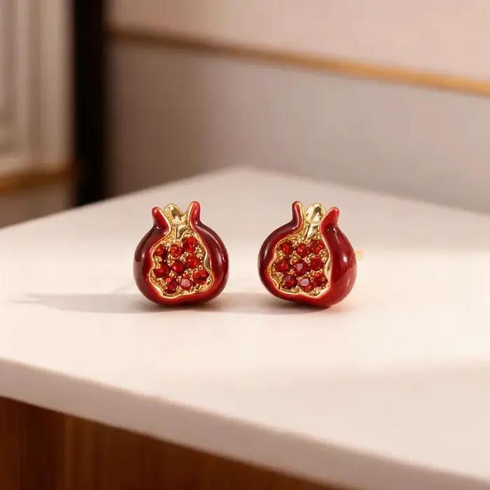 Boucles d'oreilles exquises de la série grenade rouge pour femmes, boucles d'oreilles simples et mignonnes en métal vintage, bijoux de qualité supérieure, cadeaux, à porter au quotidien, nouveauté