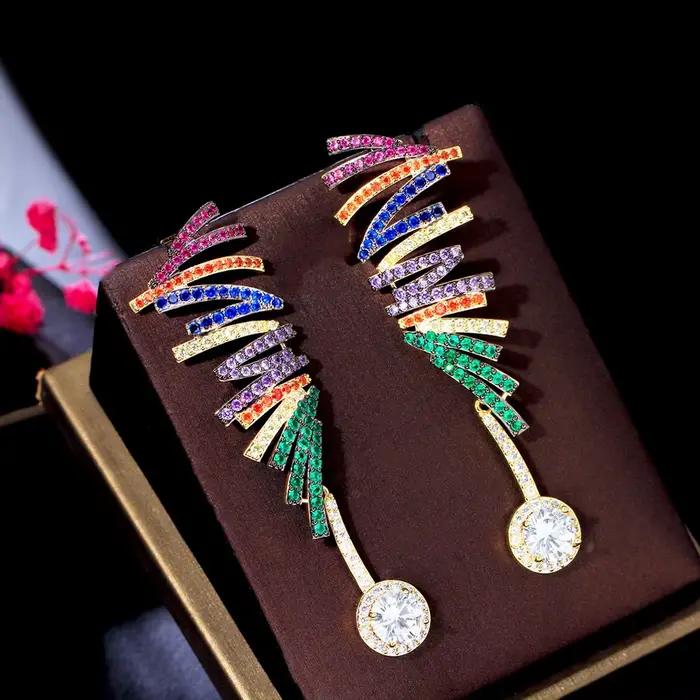 Pera décoratif longues lignes ondulées multicolores CZ pierre balancent ovale boucle d'oreille pour les femmes mode mariage dîner fête bijoux E056