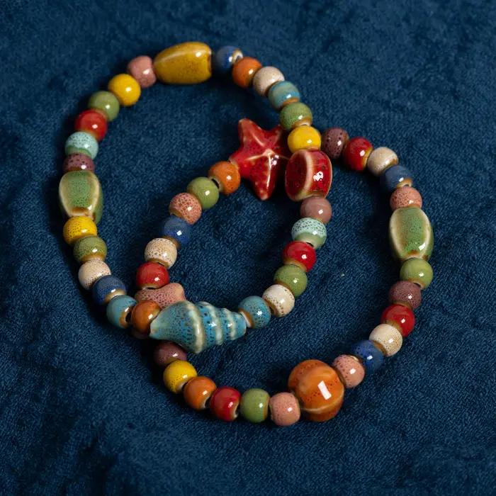 Bracelet de perles en céramique coloré étoile de mer et coquillage fait à la main