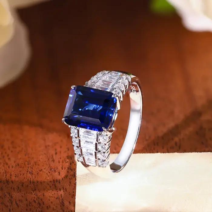Bague de fiançailles statement LinkerLove en argent S925 avec saphir taille émeraude 4 carats et accents de zircon baguette et rond pour femme
